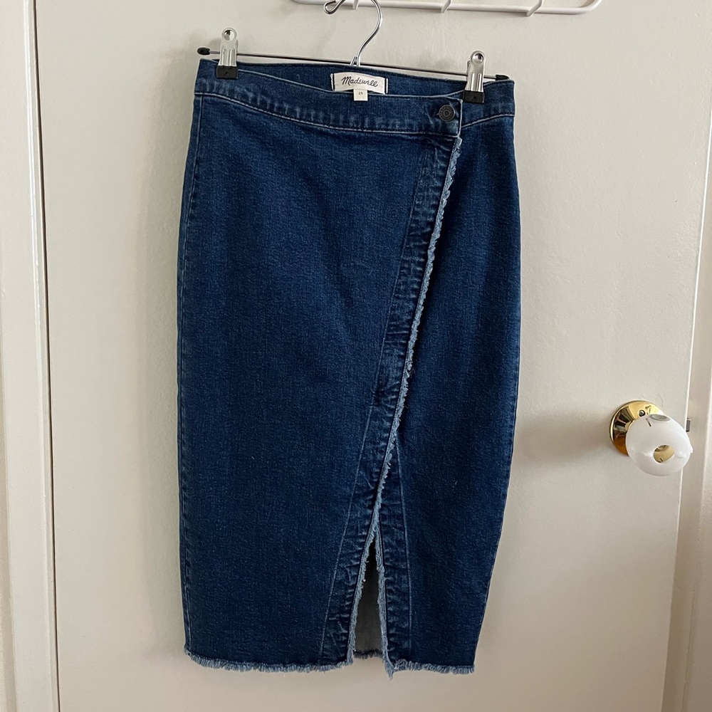 Madewell denim midi skirt in medium dark wash sz 25